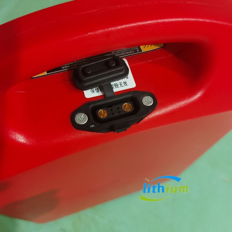 باتری لیتیوم یون لیفتراک الکتریکی رنگی سیاه با ظرفیت 30Ah ولتاژ 24V